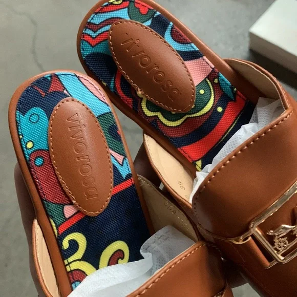 Women’s Gold Buckle Detail Backless Loafer im Brown Faux Leather - Flat Mules - Picture 4 of 7